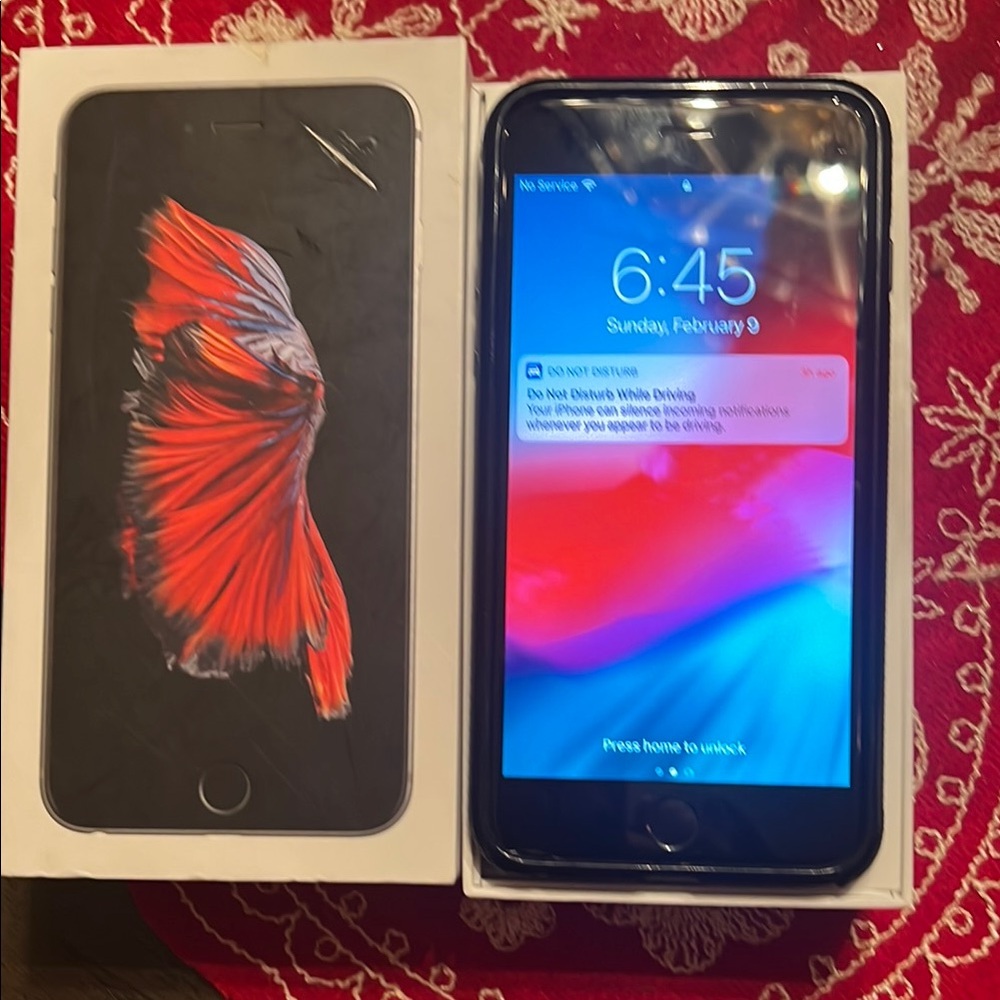 iPhone 6s Plus Space Gray  iPhone with vibrant display and large size